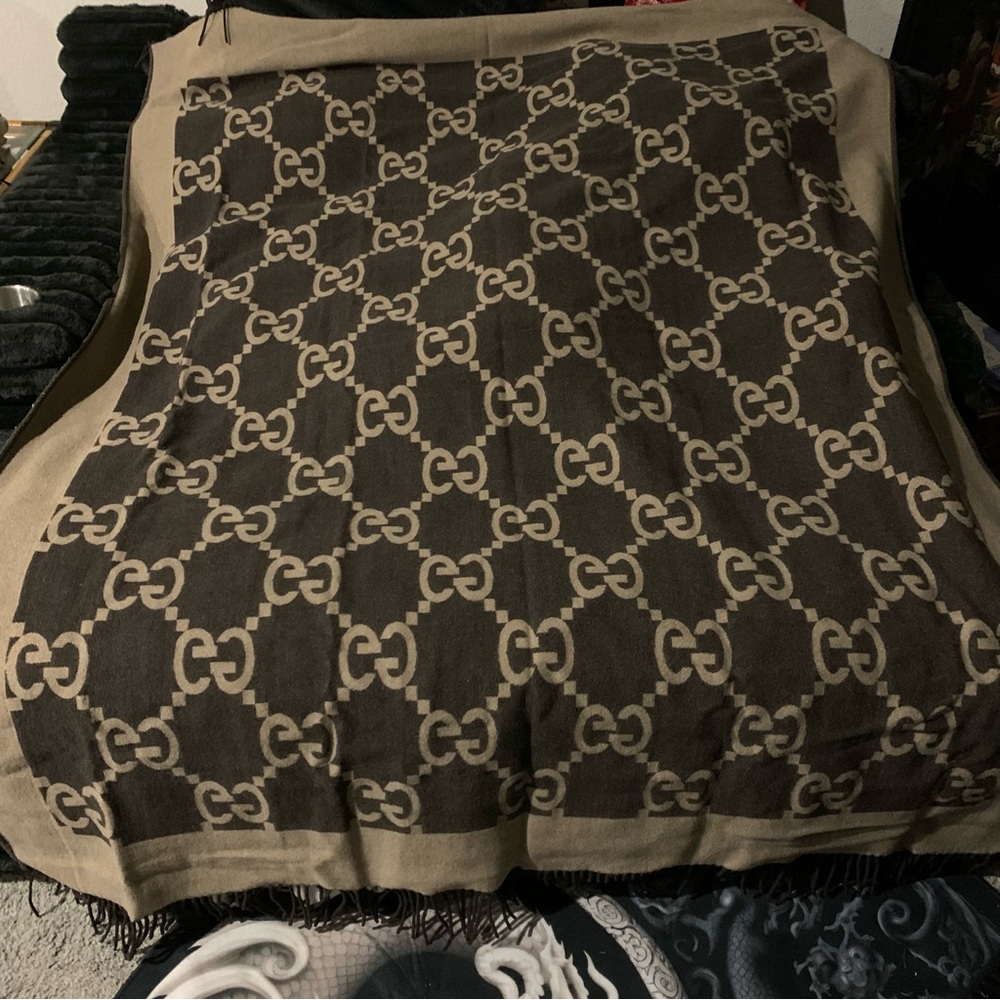 REVERSIBLE Gucci Monogrammed Throw